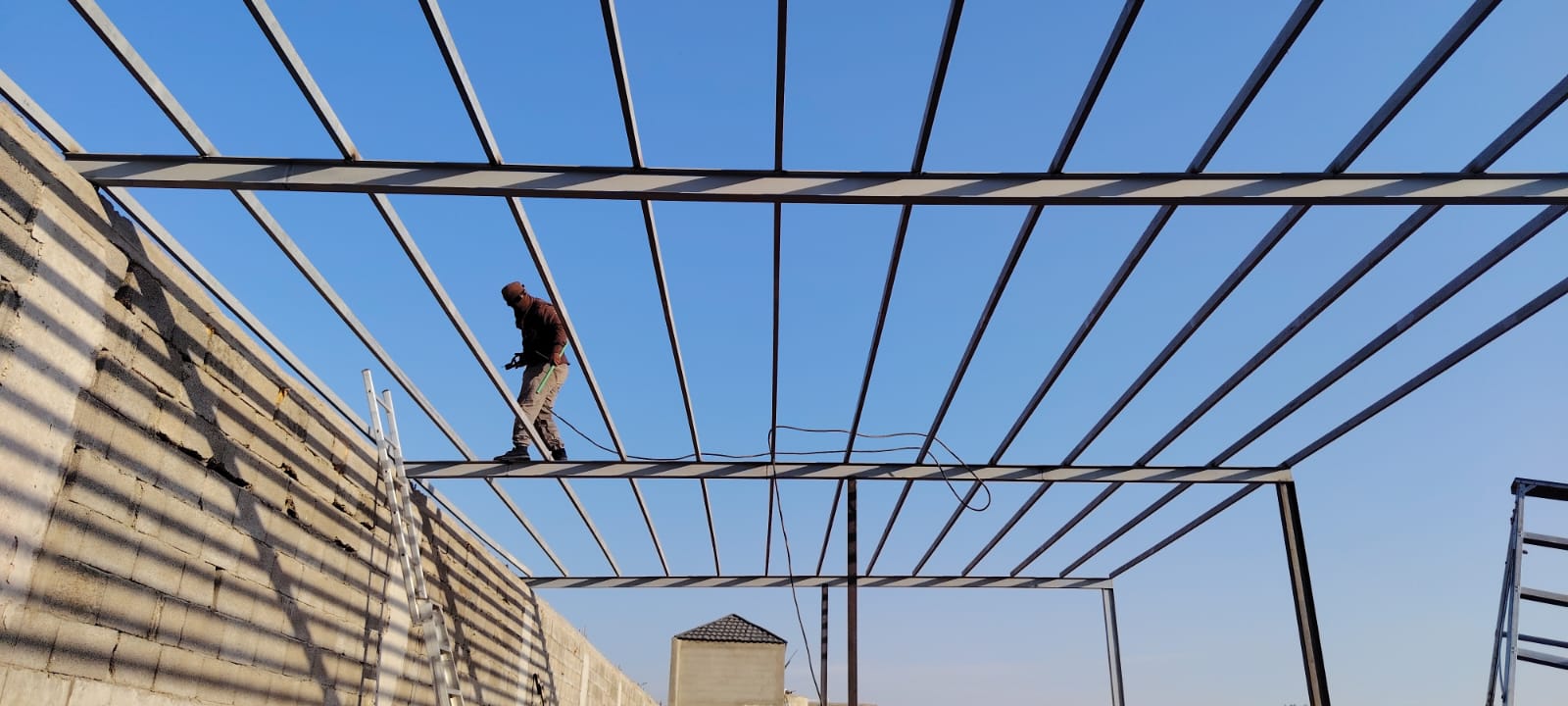 تركيب هيكل مظلة